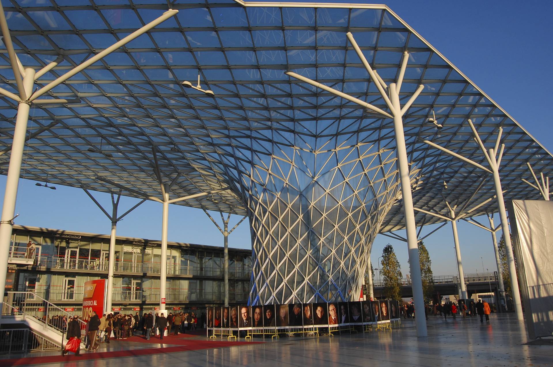 Ingresso dal lato Metropolitana della fiera di Rho Milano